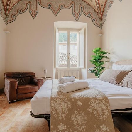 Sotto Gli Affreschi Del 1800 Con Colazione Inclusa Assisi Exteriér fotografie