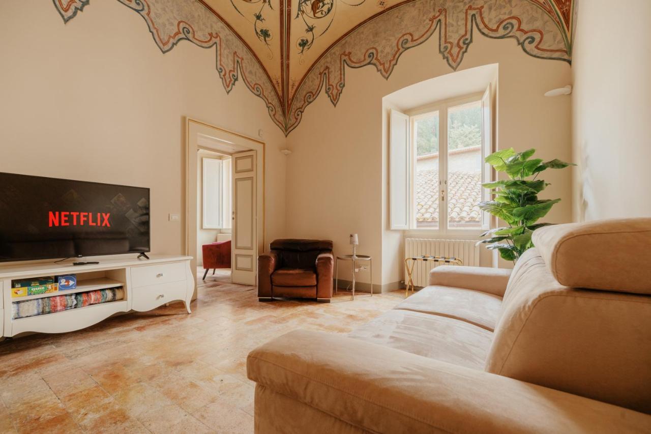 Sotto Gli Affreschi Del 1800 Con Colazione Inclusa Assisi Exteriér fotografie